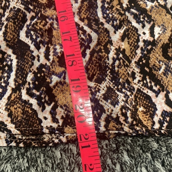 Wild print button up shirt size M - Picture 9 of 9